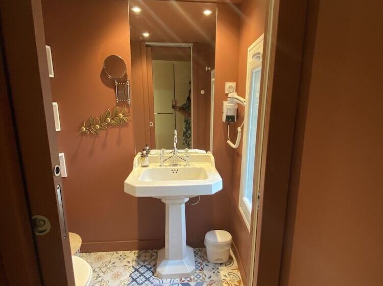 غرفة كلوب, Logis Hôtel Le Glacier