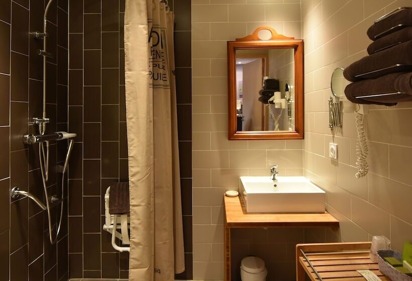 غرفة كلوب, Logis Hôtel Le Glacier