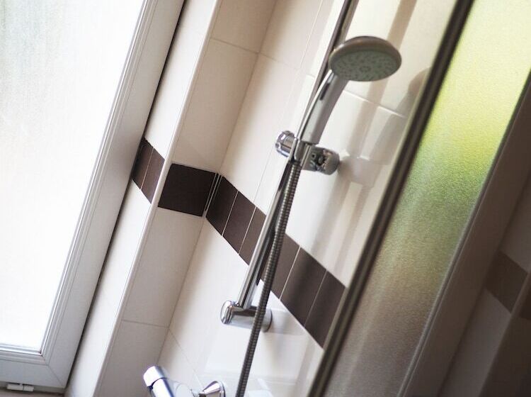 غرفة كلوب, Logis Hôtel Le Glacier