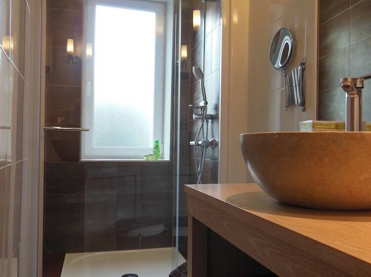 Номер Клуб, Logis Hôtel Le Glacier