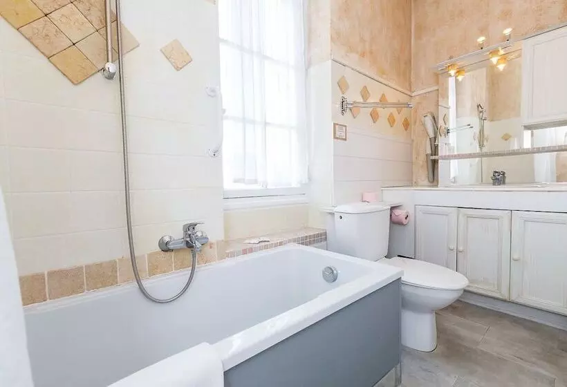 Standard Kolmen Hengen Huone, Les Liserons De Mougins