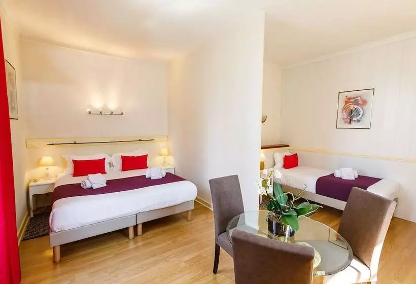 Standard Kolmen Hengen Huone, Les Liserons De Mougins