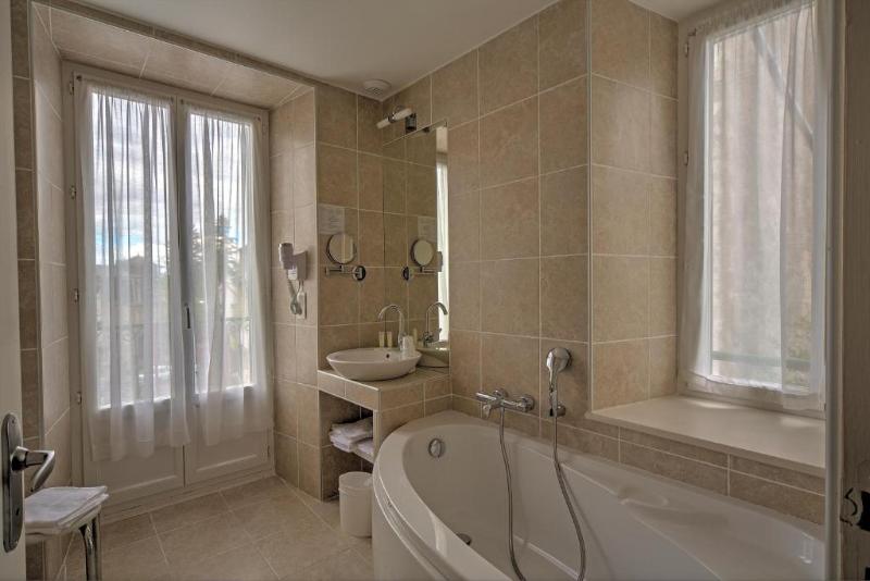 バルコニー付きスタンダードルーム, Logis Hôtel De Paris