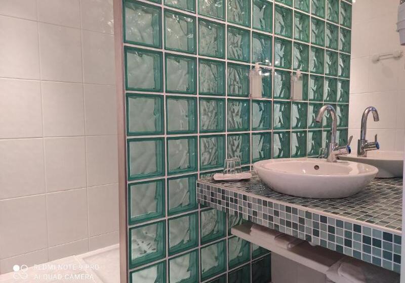 スーペリアールーム, Logis Hôtel De Paris