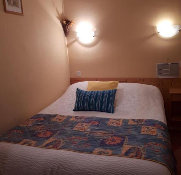 Standard Single Room, Logis Le Ceans