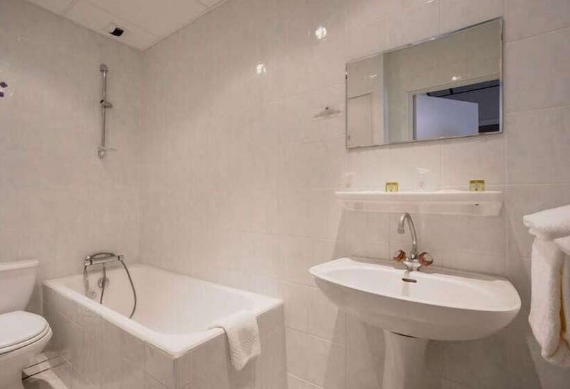 Номер Стандарт Трехместный, Logis Hotel Restaurant Family & Spa