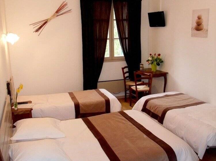 Номер Стандарт Трехместный, Logis Hotel Restaurant Family & Spa