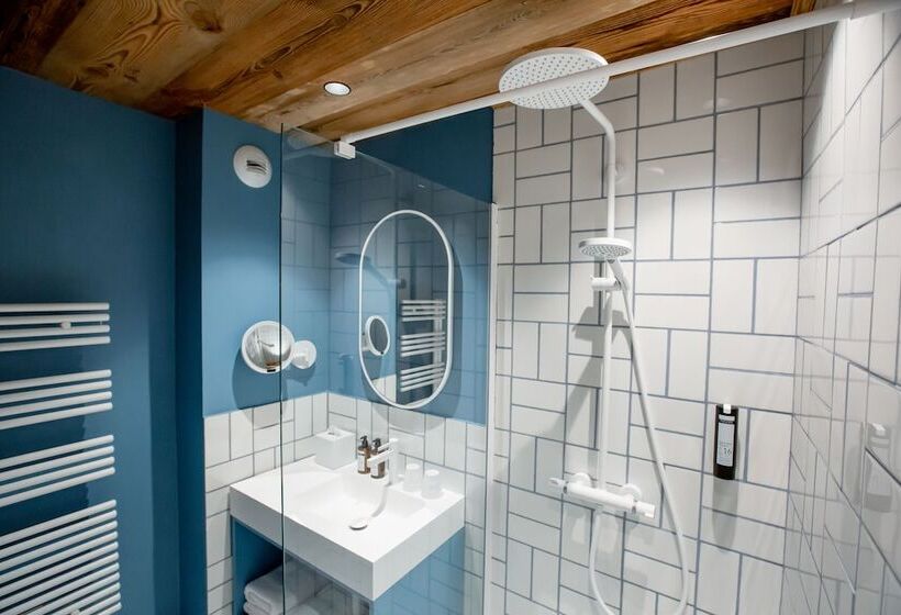 Familienzimmer, Neve