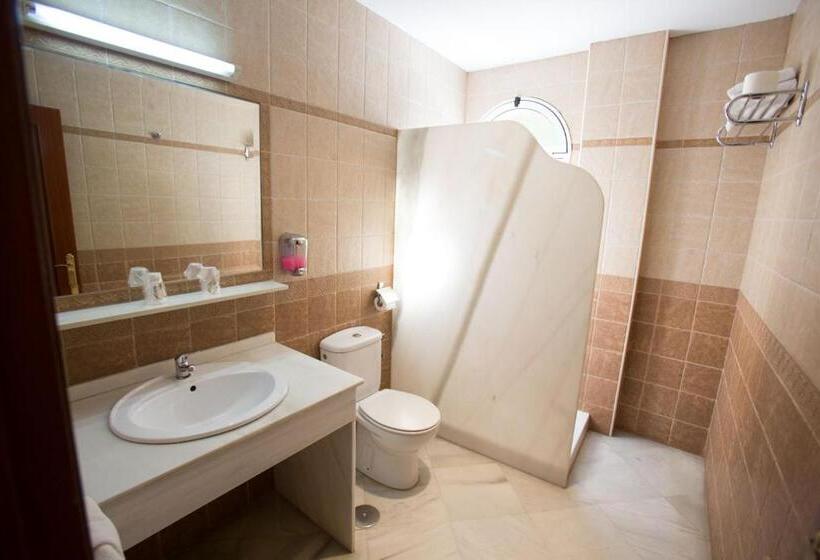 غرفة قياسية ثلاثية, Quitagolpe