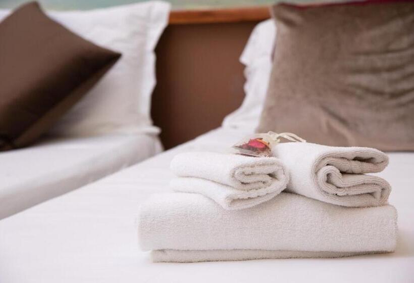 سوئیت جونیور با تراس, Suite Ares