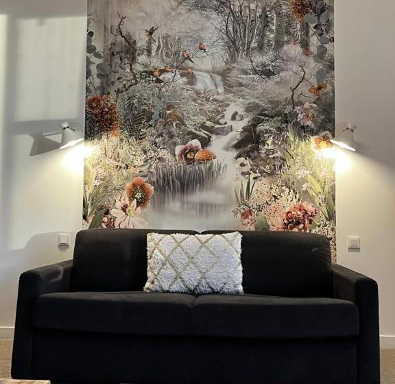Четырехместный Номер Стандарт, The Originals Boutique, Hôtel Le George, Loches