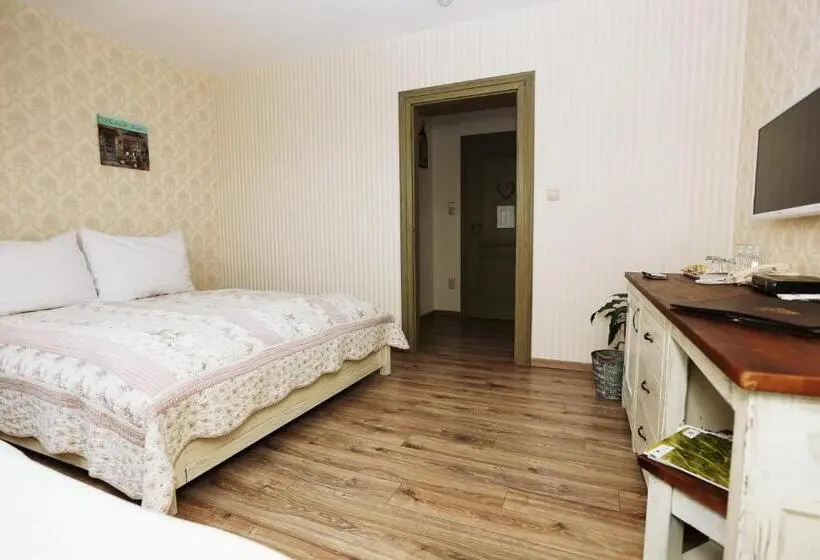 Standard Kolmen Hengen Huone, Kalvin Restaurant & Pension