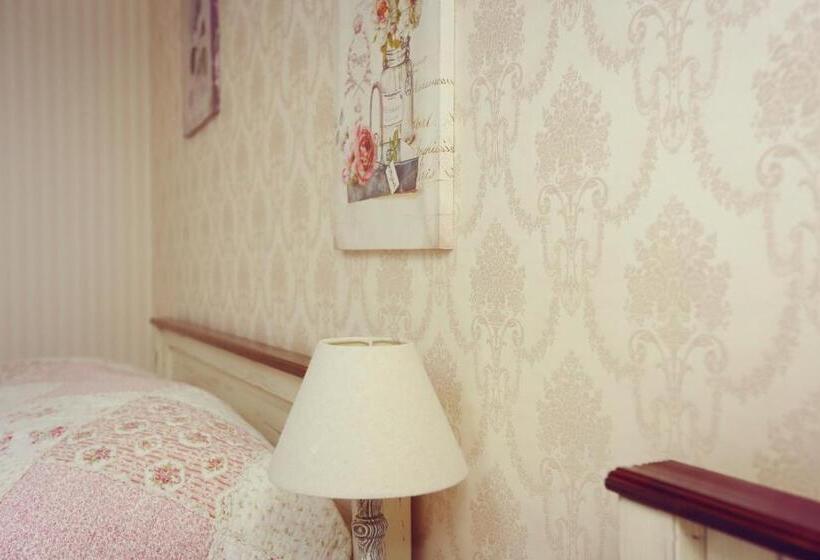 غرفة قياسية ثلاثية, Kalvin Restaurant & Pension