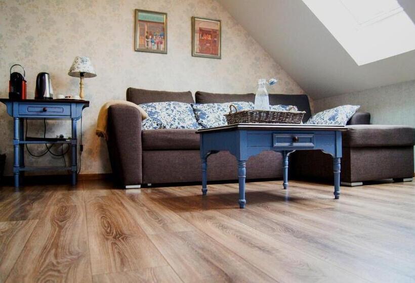 شقة غرفة واحدة, Kalvin Restaurant & Pension