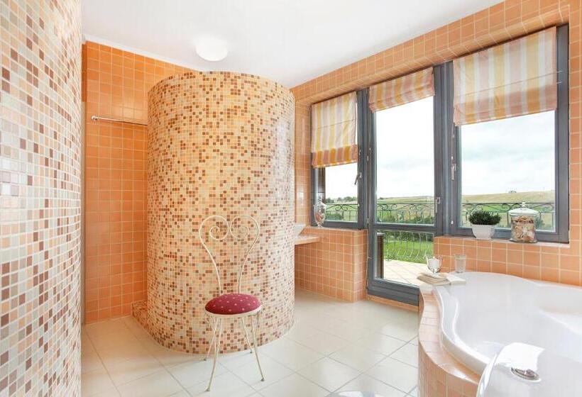 جناح جونيور مزوَّد بشرفة, Kashubian Lodge & Spa