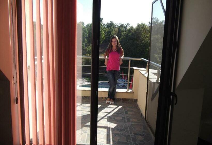 小型套房, Enchevi