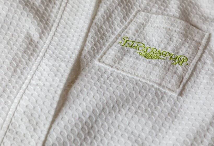 スタンダードルーム, Mini Hotel Biography