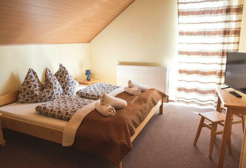 חדר משפחתי, Pezión Limbový Dvor