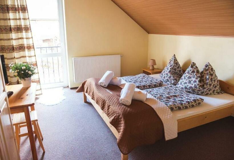 חדר משפחתי, Pezión Limbový Dvor