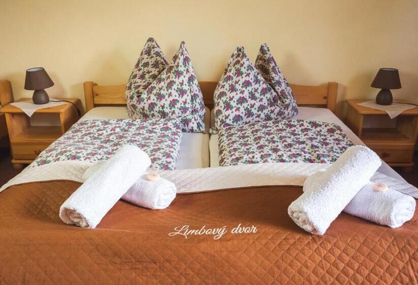 חדר סטנדרט לשלושה, Pezión Limbový Dvor