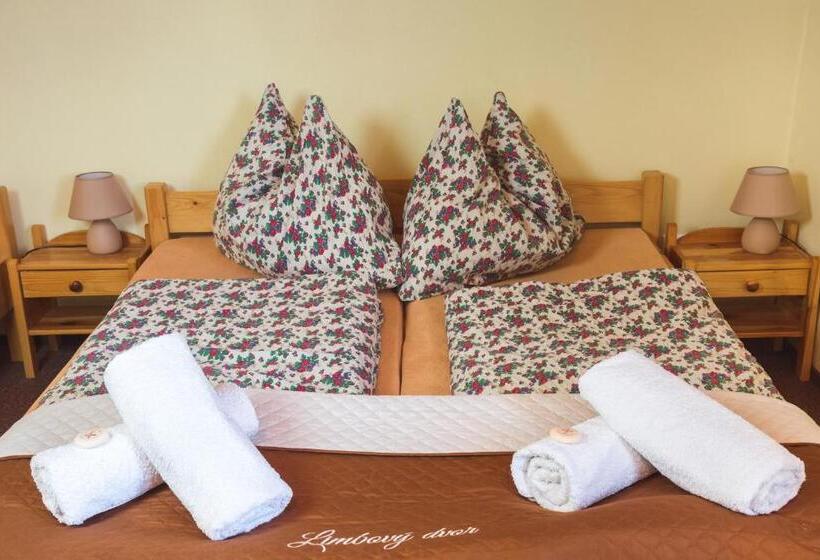 חדר בסיסי, Pezión Limbový Dvor