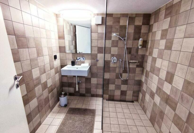 Номер Deluxe, & Restaurant Schloss Schwandegg