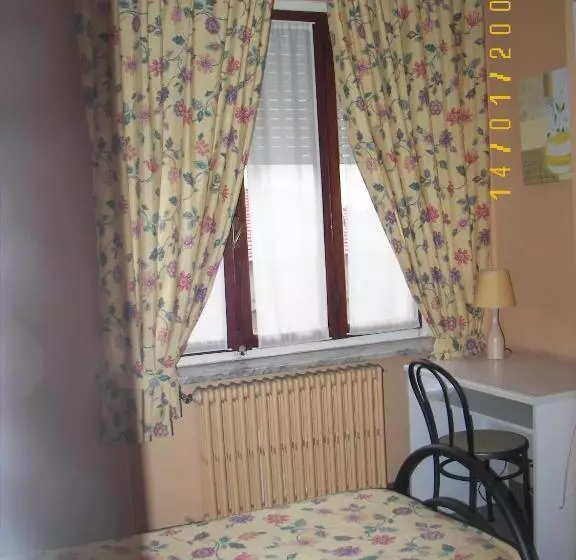 اتاق استاندارد یک نفره, Albergo Sangrilà