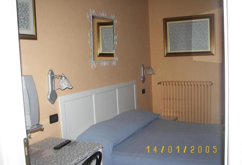 חדר סטנדרט עם מרפסת, Albergo Sangrilà