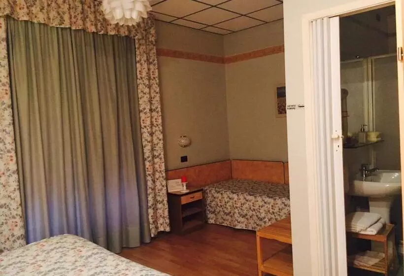 اتاق استاندارد با بالکن, Albergo Sangrilà