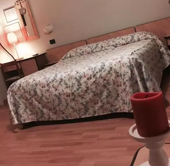 اتاق استاندارد با بالکن, Albergo Sangrilà