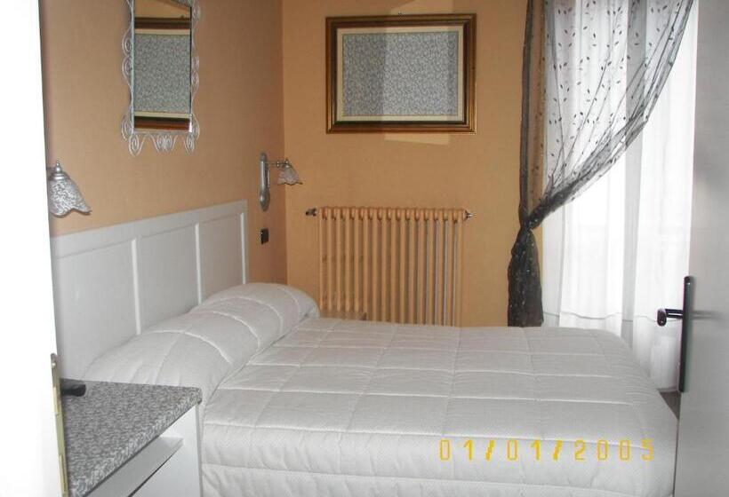 חדר סטנדרט עם מרפסת, Albergo Sangrilà