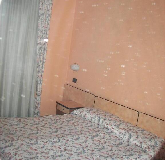 스탠다드 트리플 발코니 룸, Albergo Sangrilà