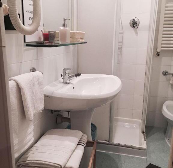 חדר סטנדרט לשלושה עם מרפסת, Albergo Sangrilà