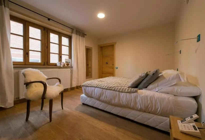 Standard-invahuone, Auberge de l'Abbaye