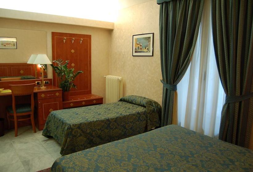 غرفة قياسية رباعية, Chelsea