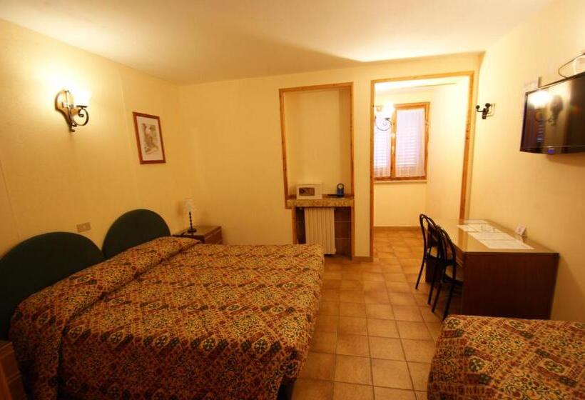 标准三人间, Europa