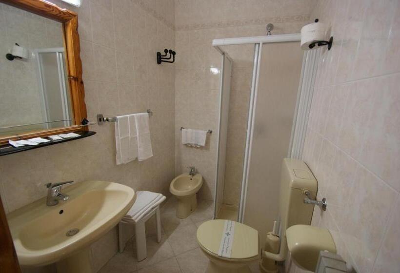 标准三人间, Europa