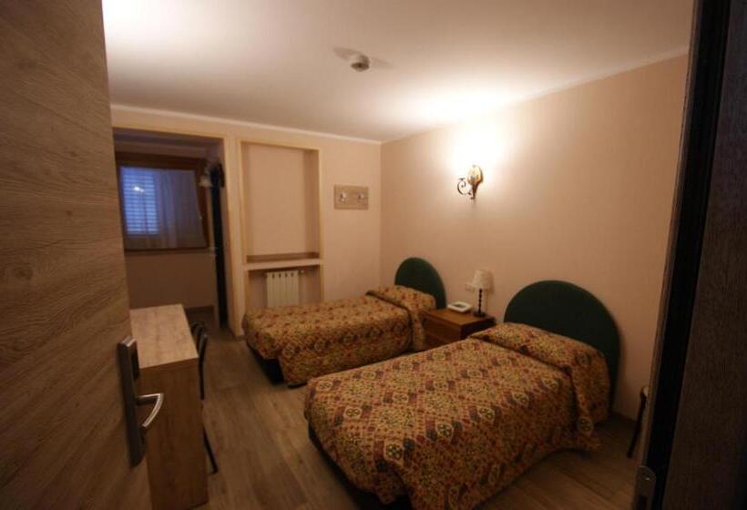 四人高级间, Europa