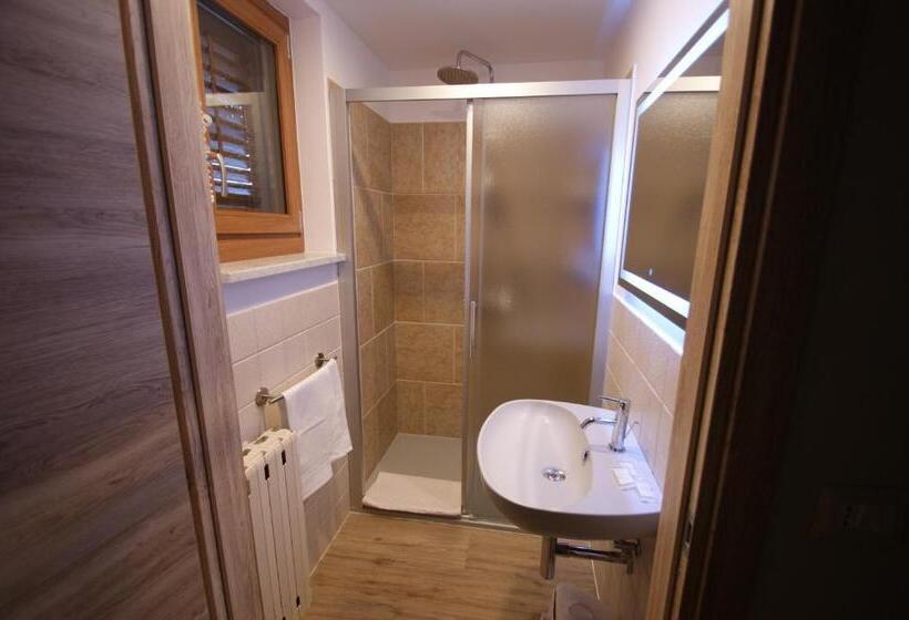 四人高级间, Europa