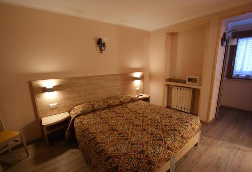 四人高级间, Europa