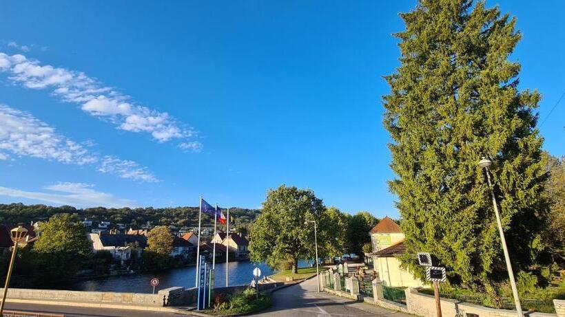 Семейный Номер, La Truite De La Loue