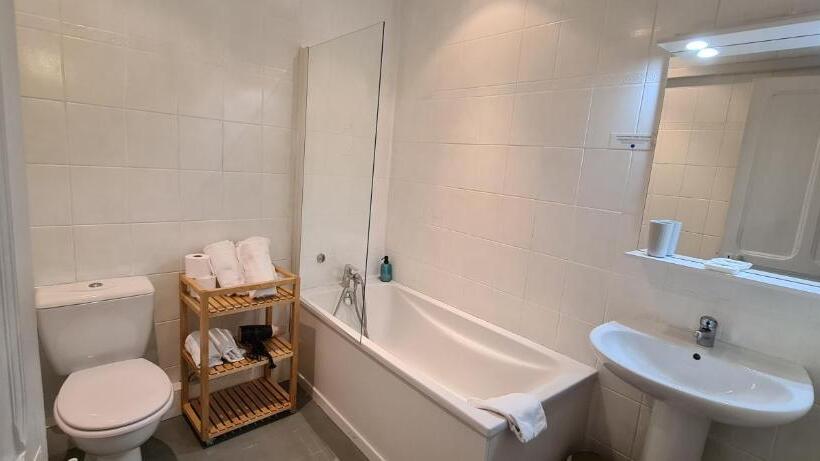 Семейный Номер, La Truite De La Loue