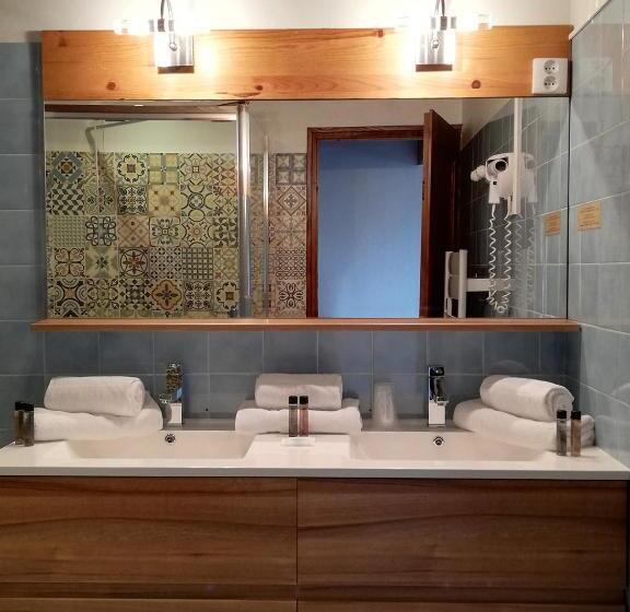 חדר סטנדרט לשלושה, Le Taconet