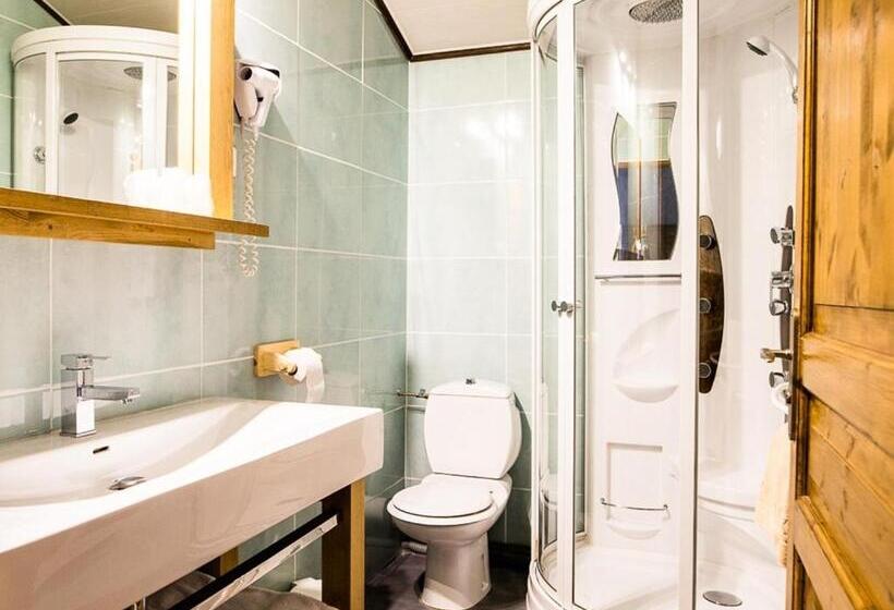 חדר סטנדרט לארבעה, Le Taconet