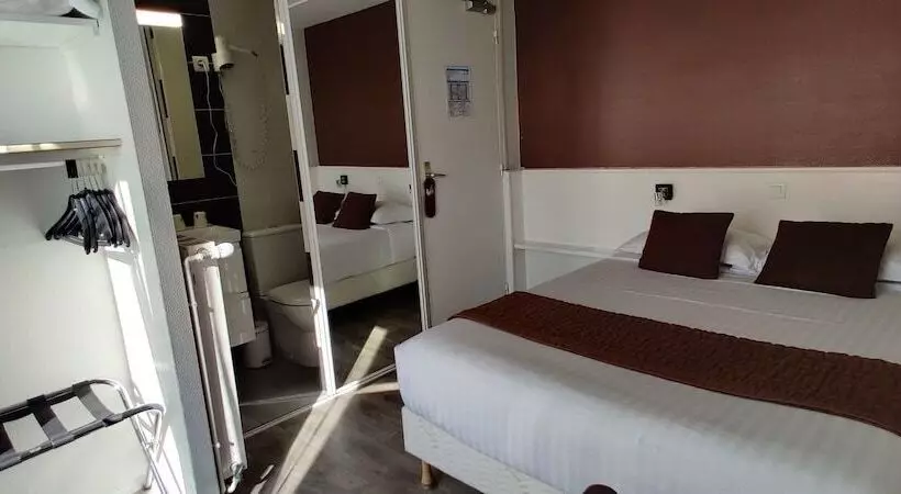 اتاق راحتی با چشم‌انداز دریا, Logis Hôtel Les Bleuets