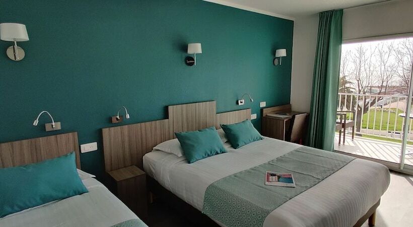 带海景的高档三人间, Logis Hôtel Les Bleuets