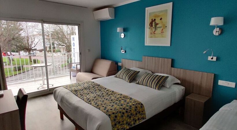 带海景的高档三人间, Logis Hôtel Les Bleuets