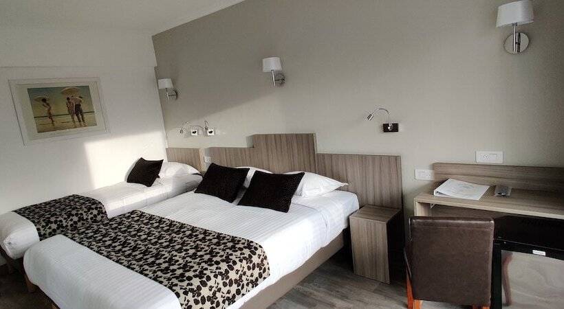 带海景的高档三人间, Logis Hôtel Les Bleuets