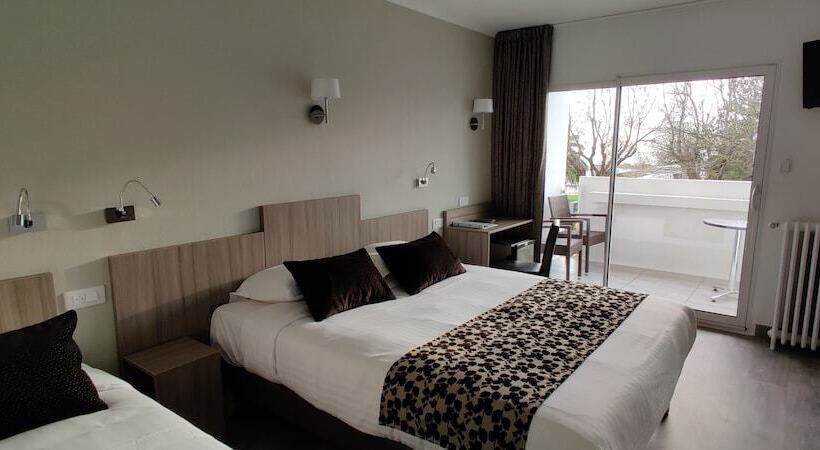 带海景的高档三人间, Logis Hôtel Les Bleuets