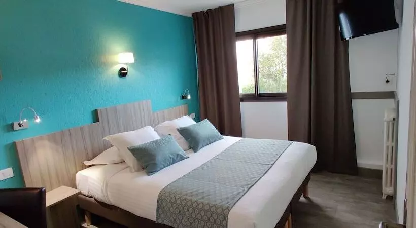 اتاق استاندارد با چشم‌انداز باغ, Logis Hôtel Les Bleuets